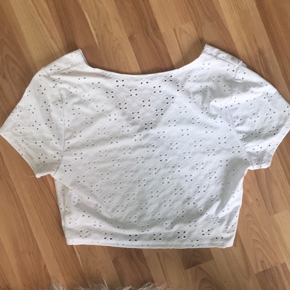 Charlotte Russe Short sleeve white crop top - Picture 2 of 3